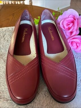 Mushrooms Burgundy Leather Loafers – Classic Comfort Style Size 8W